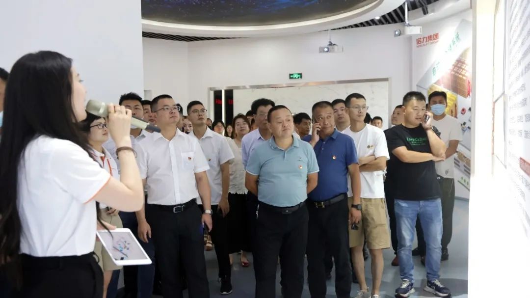 长兴传化公路港园区各企业家参观诺力智能工厂，愿寻求机会，与诺力建立更紧密的联系