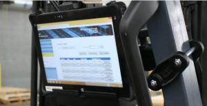 安装在叉车上的平板电脑可提高生产率_中国叉车网(www.chinaforklift.com)