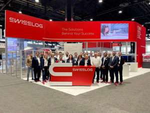 Swisslog展示了其下一代CarryPick移动机器人货物到人存储和检索系统