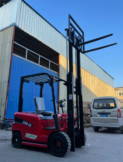 1.5吨电动叉车 搬运叉车堆高叉车  可以升高3米厂家直销