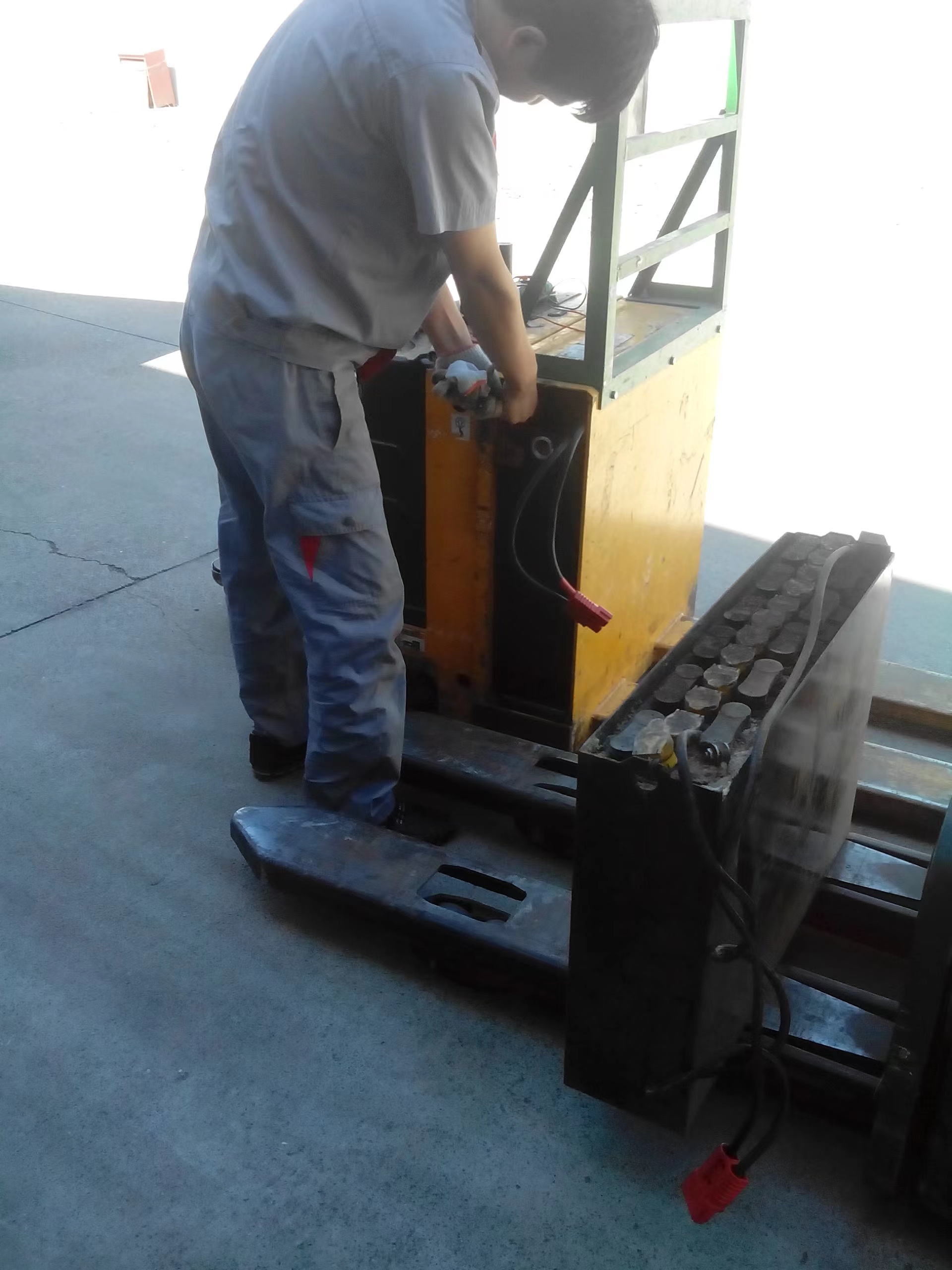 郑州周边都可上门维修，电动叉车仓储车配件大全，各类非标定制