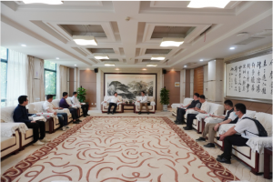 鹏鼎控股高层参访天能