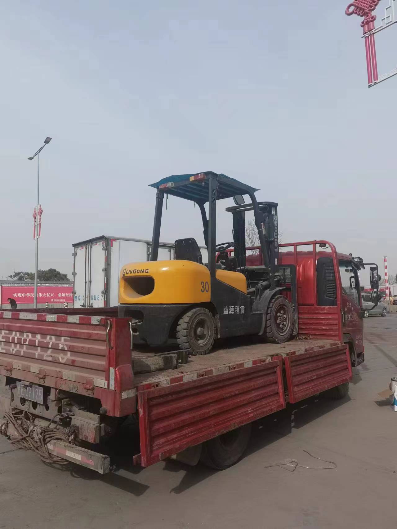 西安咸阳及周边专业柴油叉车出租，3-16吨柴油叉车租赁