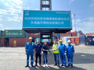 科尼空箱堆高机成功交付天津鑫华锡物流有限公司！