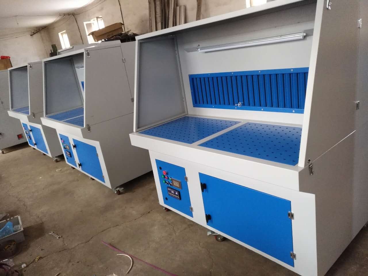 车间焊接打磨平台 双工位打磨除尘器 铸件打磨平台 金属抛光柜式除尘平台 室内多功能移动平台