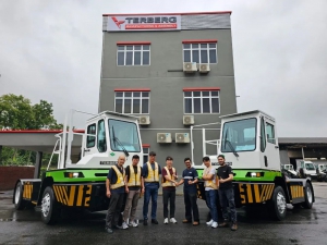 正式发运！31台Terberg YT220 LNG码头牵引车运往韩国