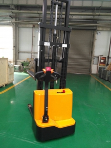 电动堆高车步行式堆垛车电动叉车托盘堆高车1.5吨