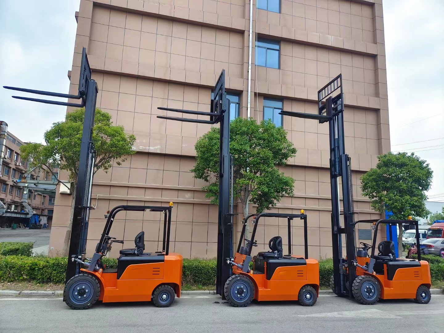 电动叉车0.5_3吨四轮平衡重全电动叉车座驾式电瓶叉车