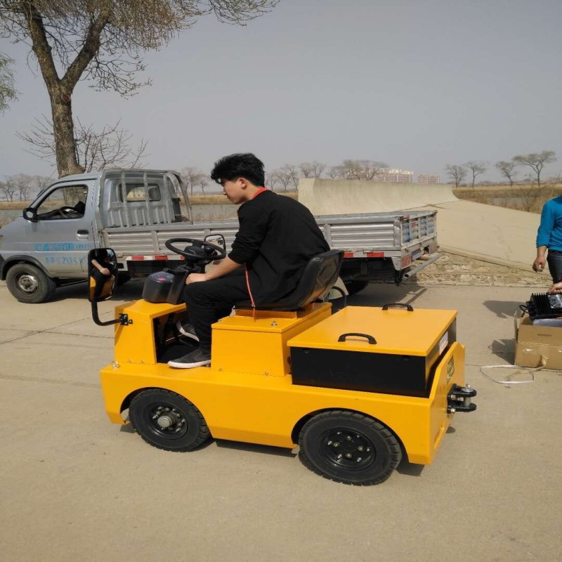 3吨电动牵引车座驾式小型拖车头货物电瓶牵引搬运车定制