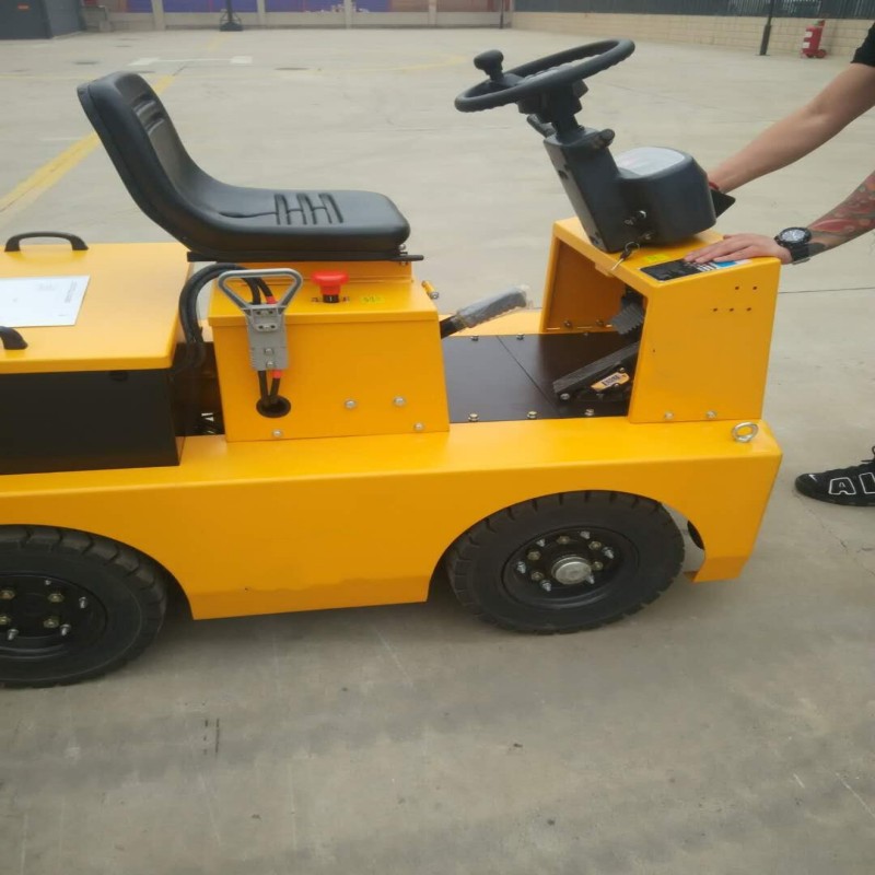 3吨电动牵引车座驾式小型拖车头货物电瓶牵引搬运车定制