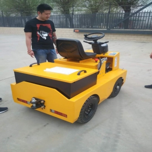 3吨电动牵引车座驾式小型拖车头货物电瓶牵引搬运车定制