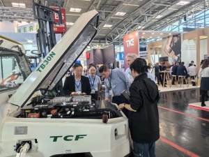 “智”“芯”技术，共创未来