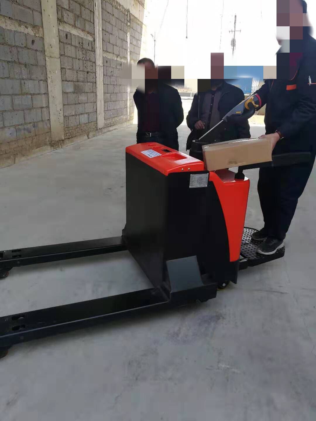 全自动搬运车 蓄电式电动托盘地牛 站驾式叉车2吨3.5吨搬运车