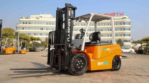 明宇B35电动平衡重式叉车