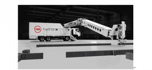 能在 4 小时内码出网球场大小墙壁的砌墙机器人