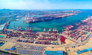 霸屏！青岛港上一抹流动的“宝骊蓝”