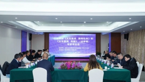 行业标准《叉车属具 海绵包夹》和《叉车属具 吊臂》（送审稿）专家审定会在浙江杭州成功召开