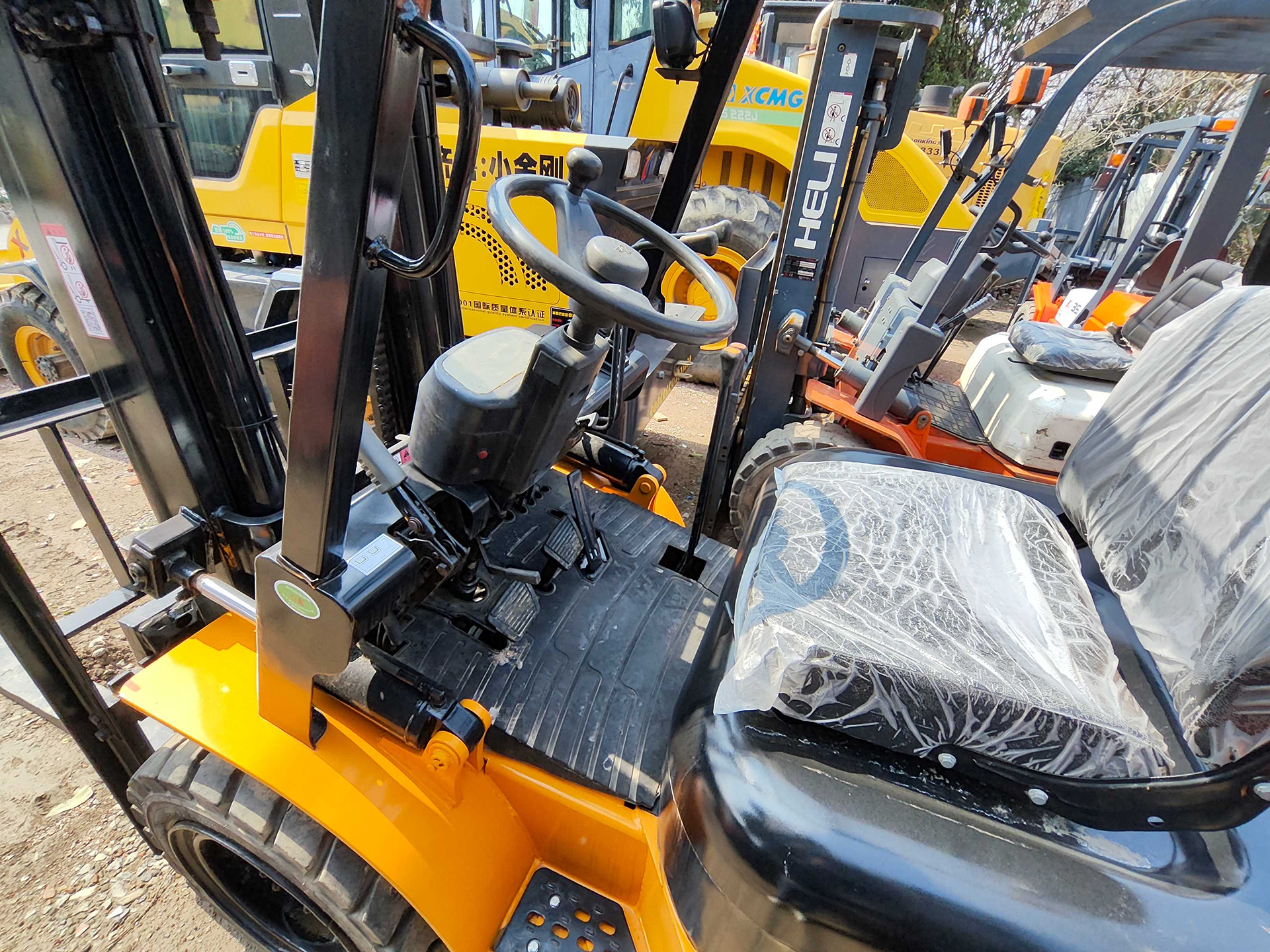 杭叉3.5吨柴油叉车 A35手动挡 升高3米 非侧移 可配实心胎 成色新 工作时长短 机况好 上海青浦现货