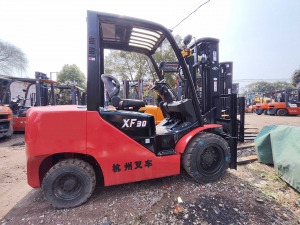 二手杭叉3吨柴油叉车 XF30 日本进口五十铃发动机 机况好成色新 低价转让 上海青浦现货