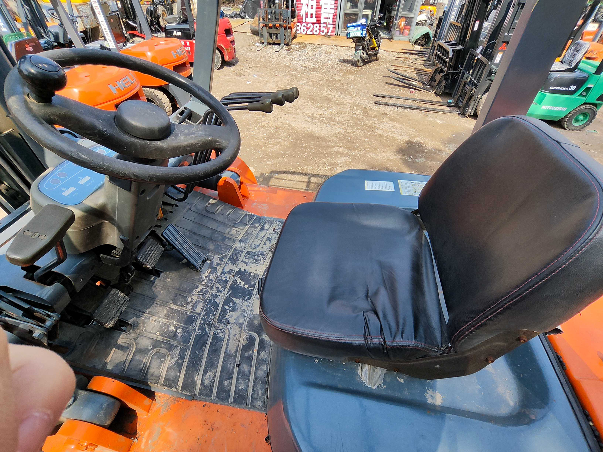 二手合力10吨柴油重型叉车 自动挡货叉 带侧移 6只充气胎 升高4.5米 1.8米超长货叉 上海青浦现货