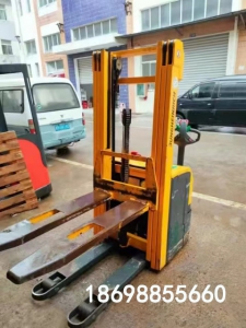 沈阳租叉车多少钱一天-沈阳兴隆瑞