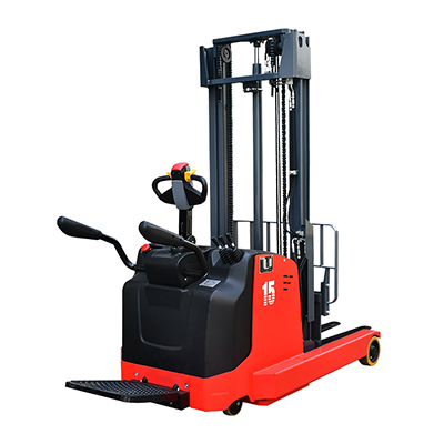 舵柄前移式叉车