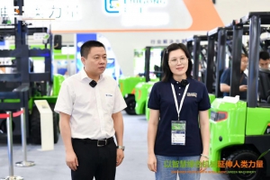 中叉网采访柳工叉车总经理黎汉驰 柳工叉车以智慧绿色机械的理念，帮助客户实现更大价值；致力于研发新技术、新材料和新能源，生产绿色机械，实现节能减排，促进环保。
