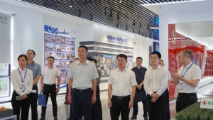 广州市工信局专题调研团队一行莅临龙合智能调研指导