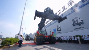 匠心筑梦|柳工叉车携高端重型装备远航海外市场