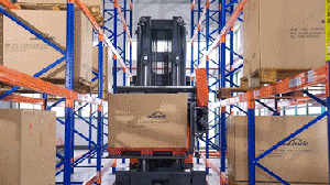 窄巷先锋，仓储能手 | 林德人下型电动三向堆垛叉车开启高效仓储之旅