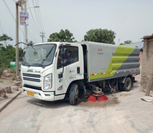 造一流的“东方红”叉车 培育一流的叉车司机