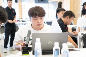 中力 | 走进未来数智工厂，看“叉二代”的初体验！