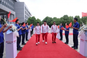 举重若轻 合力同行——安徽合力携手中国国家举重队举行