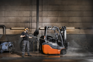 丰田物料搬运：如何重新处理废旧叉车？