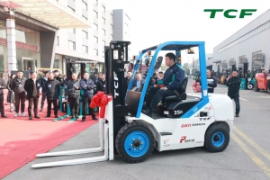 TCF发布全球首款2C快充芯时代高压锂电叉车！突破极限，全新升级！