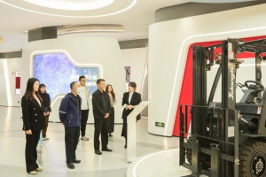 湖北交通职业技术学院副校长李建明一行莅临佛朗斯参观、交流!