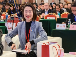 龙合智能董事长杨静荣获“2024新质生产力”年度人物案例大奖