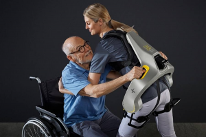 德国仿生公司在CES 2025展示世界上批量生产的功能最强大的外骨骼