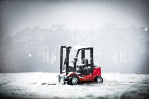 丰田物料搬运：在冬季如何保护你的叉车资产