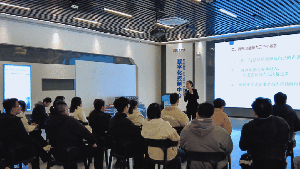 以礼赋能，内外兼修 | 龙合智能开展商务礼仪培训