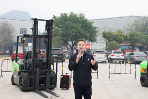 欢欢喜喜闹元宵 笃行不怠启新程——柳工叉车举办2025年元宵游园活动