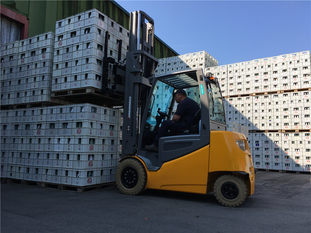 博索尼：6-52带侧移双托盘叉