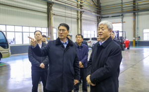 县委书记王骁一行到英轩集团开展实地调研