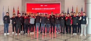 台励福叉车售后团队赴益佳通电池 