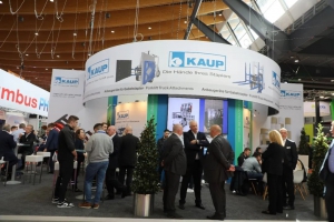 靠普携全新叉车属具亮相LogiMAT 2025，展现创新与实用价值