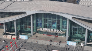 高效搬运 精准护航|英轩叉车重磅亮相第十八届中国临朐家居门窗博览会