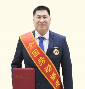 柳工“85后”特级技师庞淇文荣获全国劳动模范