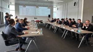 福建省省长赵龙率团访问凯傲集团，促进中德产业合作