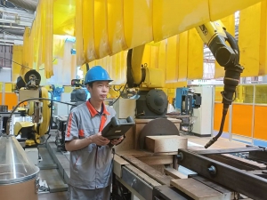 付华臣：十五年如一日，做机械手调试的