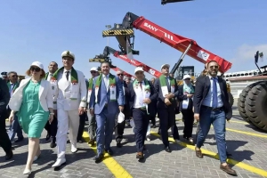 交通部长见证，三一向阿尔及利亚交付20台正面吊和堆高机